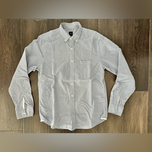 GAP Men's Striped Chambray Button Down Shirt - size M - Picture 1 of 3